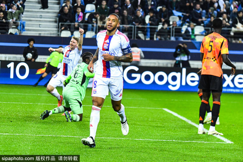 拜仁与巴黎欧冠强强对话：罗贝里、小猪出镜，伊布、小罗再度回归赛场